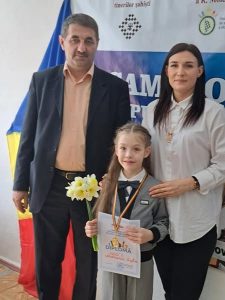 SOFIA ANDRONIC, a cucerit medalia de AUR la Campionatul Național la șah între fete, până la 8 ani.